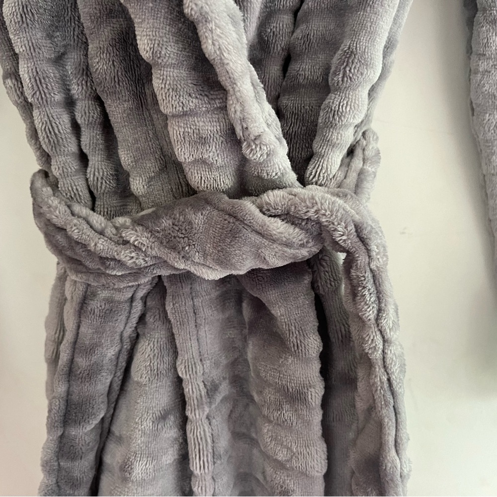 Spyder Robe - Picture 4 of 5